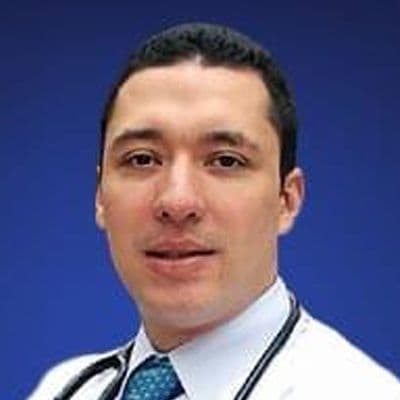 Dr. Alejandro Román