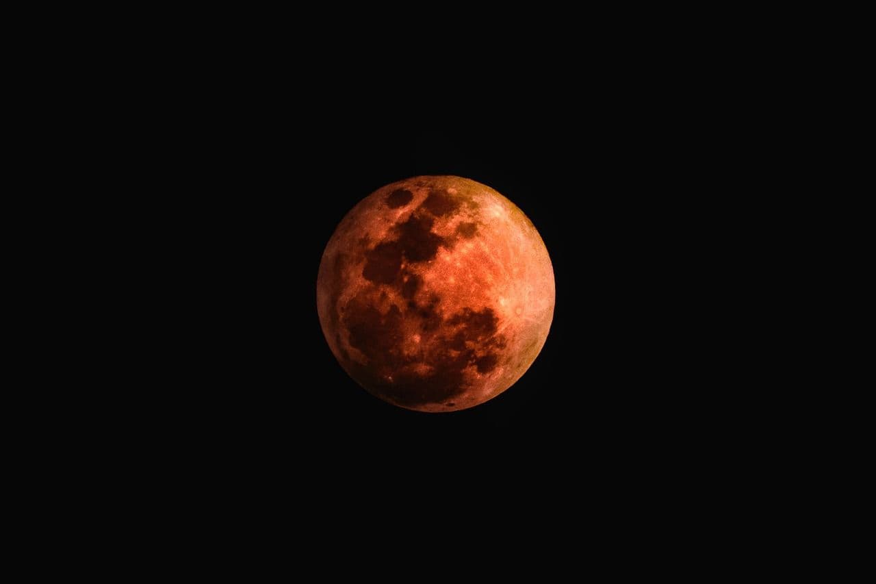 photologuephotos2023-06moon-3182407_1280jpg