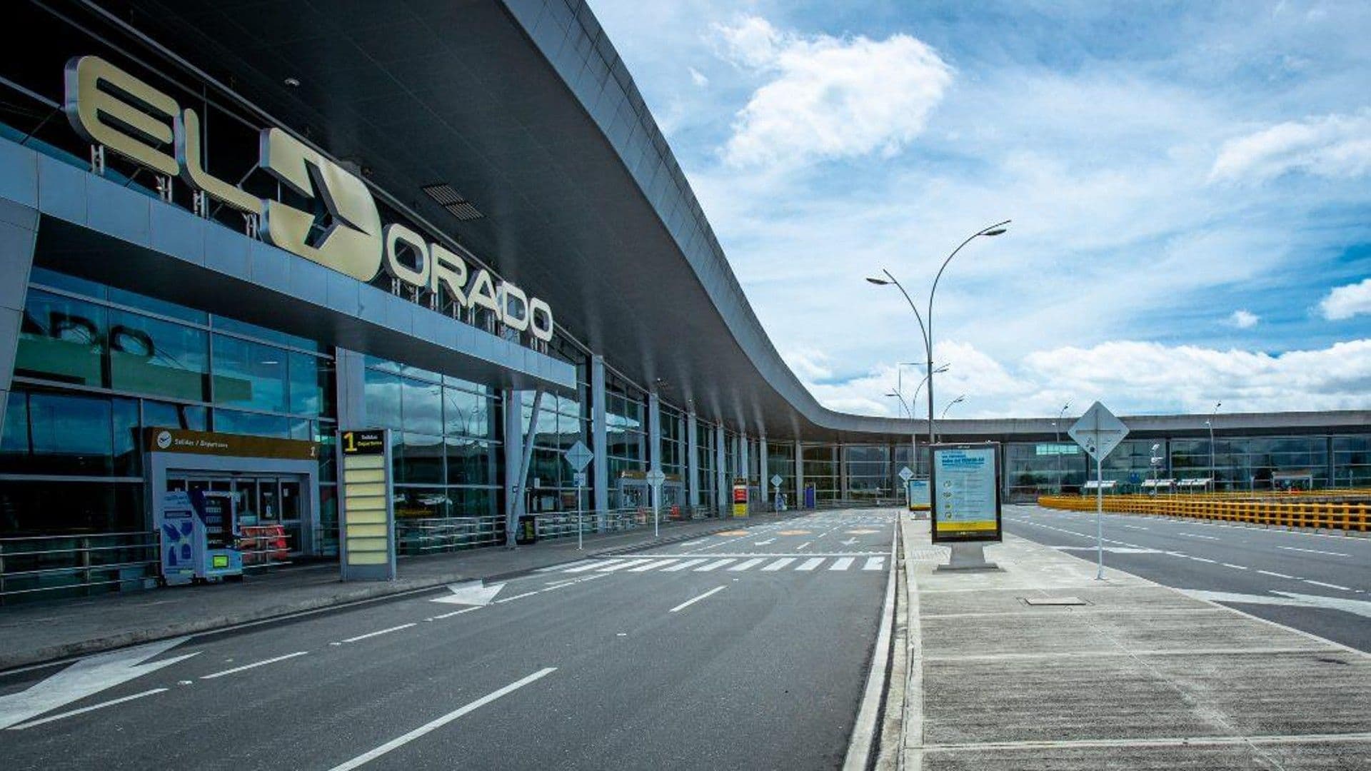 photologuephotos2023-07aeropuerto-el-doradojpg