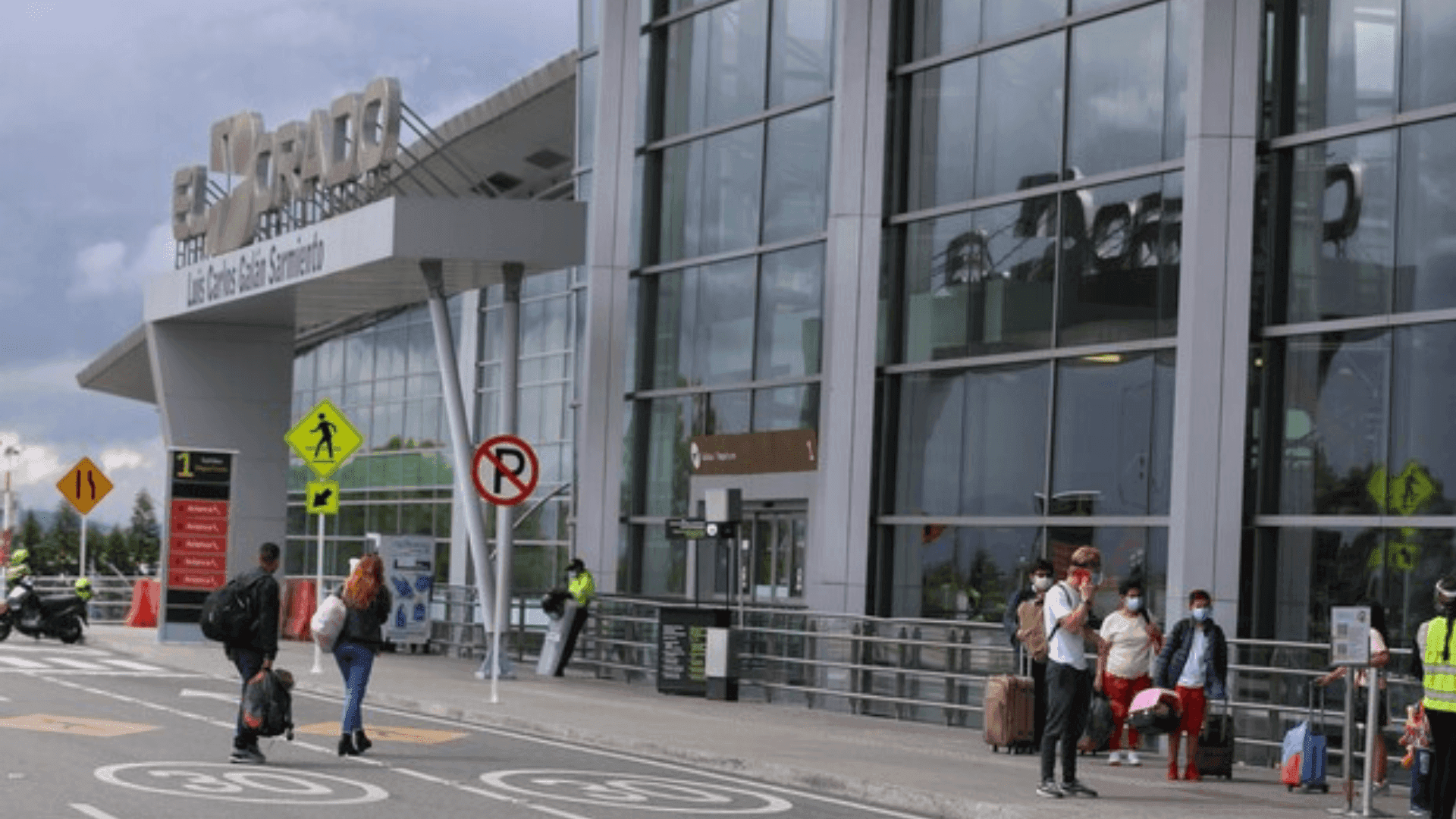 photologuephotos2023-07aeropuerto_el_doradopng