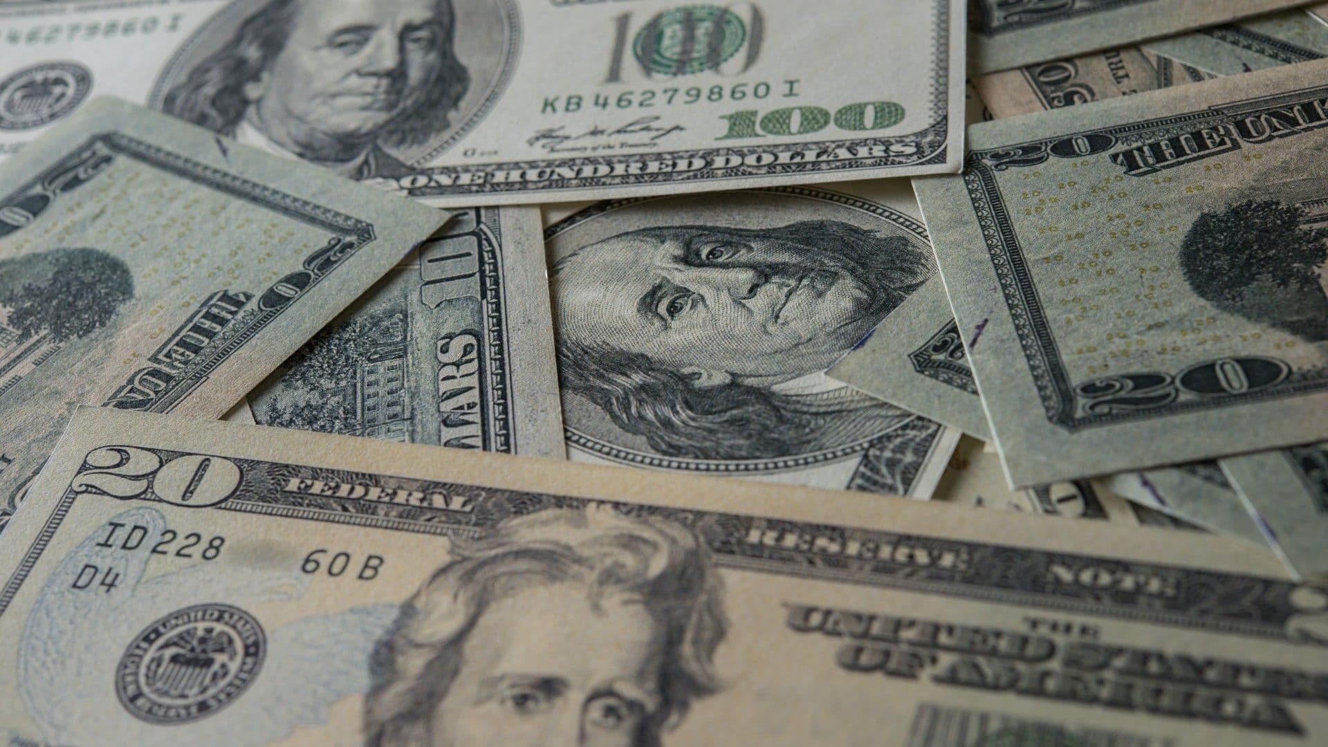 photologuephotos2023-07billie-dolar-fondo-dinero_1jpg photologuephotos2023-07billie-dolar-fondo-dinero_1jpg