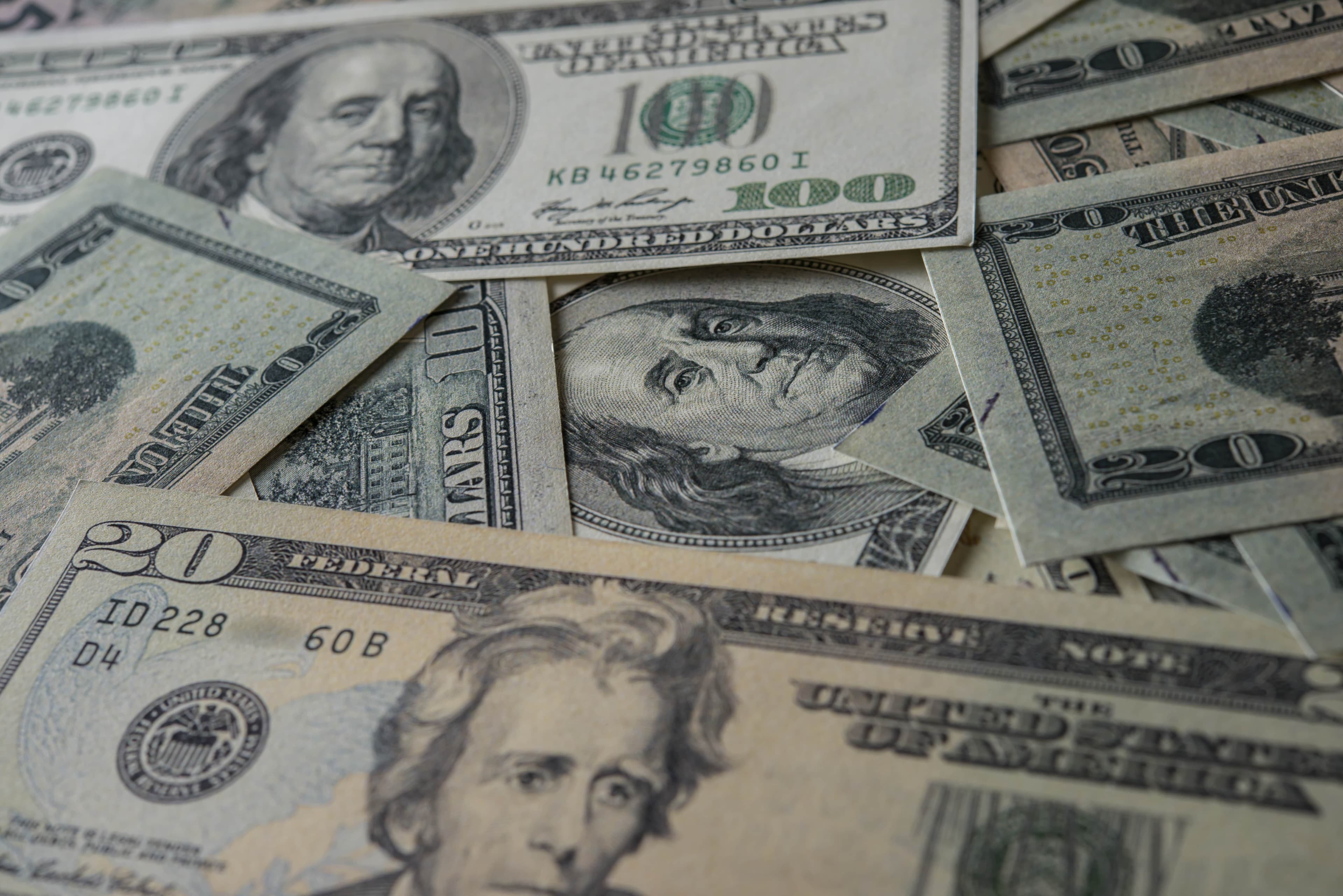 photologuephotos2023-08billie-dolar-fondo-dinero_2_minjpg
