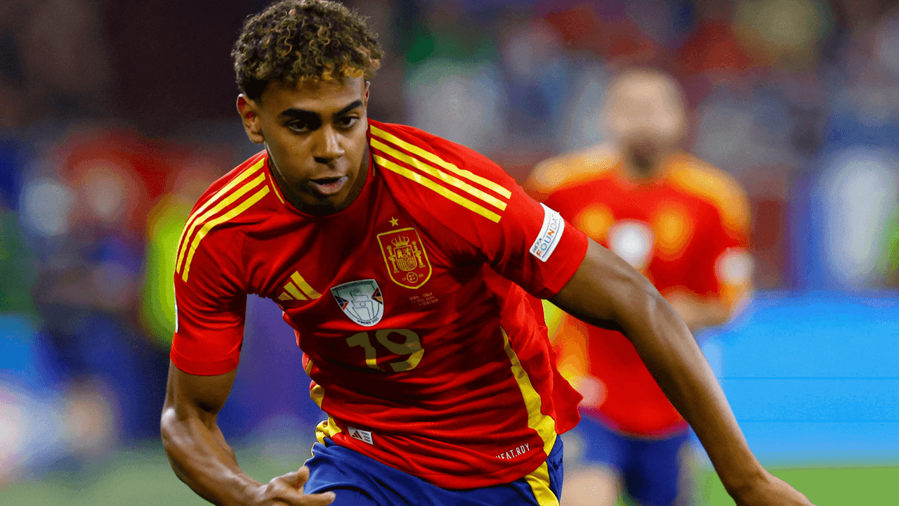 photologuephotos2024-06lamine_yamal_corre_por_la_banda_derecha_con_la_seleccion_espanola_en_la_eurocopapng