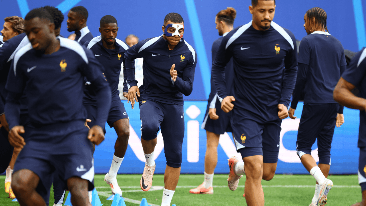 photologuephotos2024-06mbappe-mascara-jugar-eurocopapng