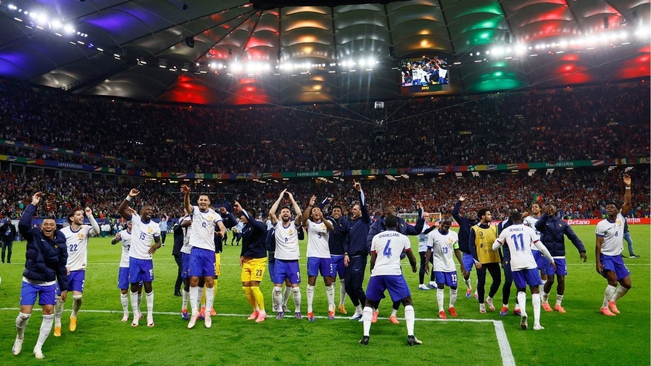 photologuephotos2024-07futbolistas_franceses_celebran_su_clasificacionjpg
