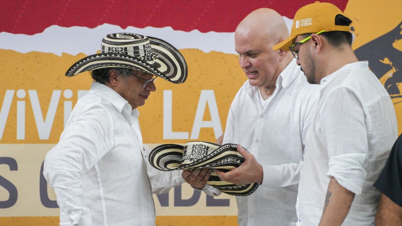 photologuephotos2024-10sombreros_para_la_pazjpg