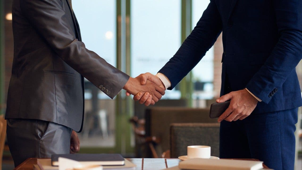 photologuephotos2024-11mid-section-two-unrecognizable-businessmen-shaking-hands-finalize-deal_1jpg