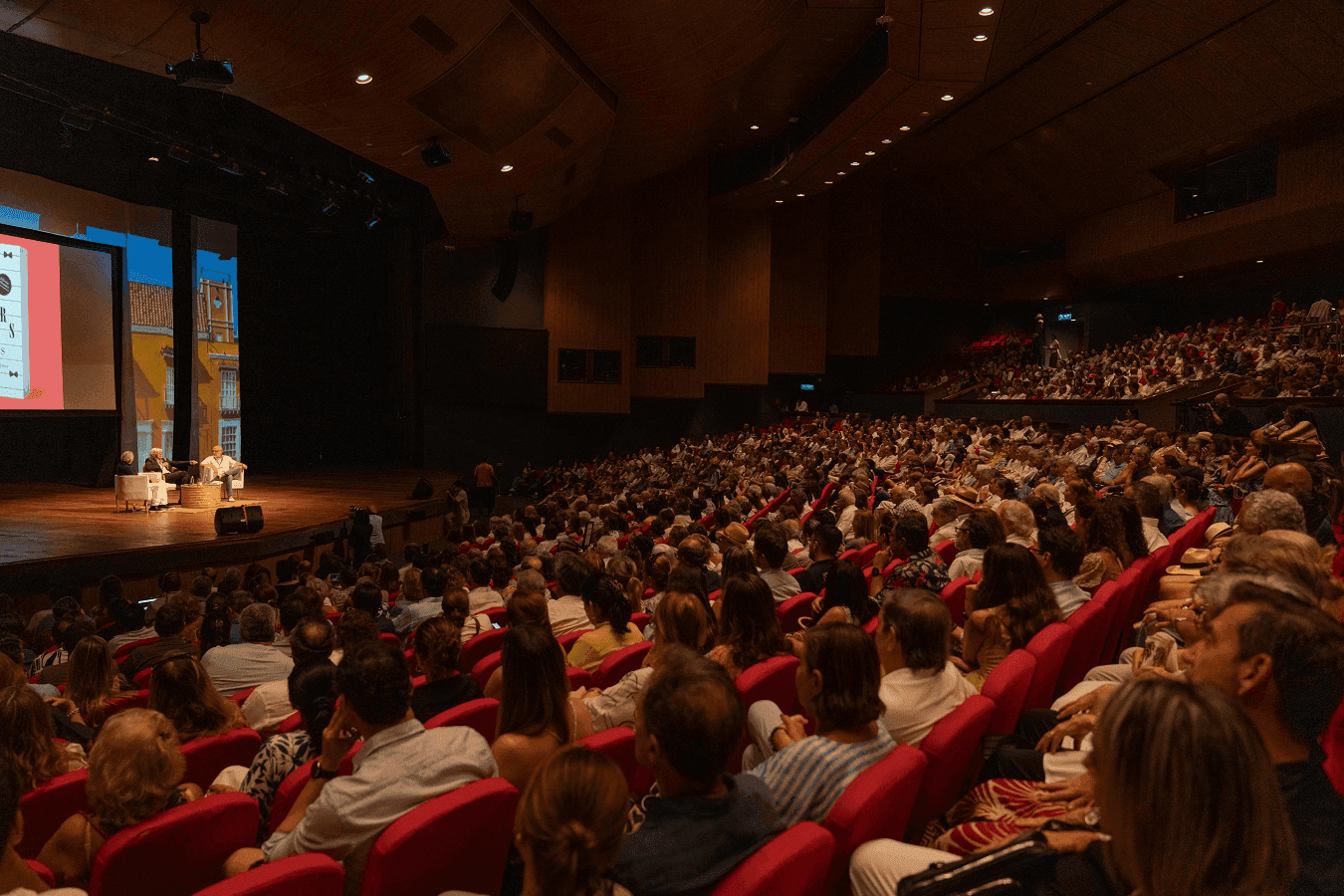 photologuephotos2025-02hay_centro_de_convenecionesjpg
