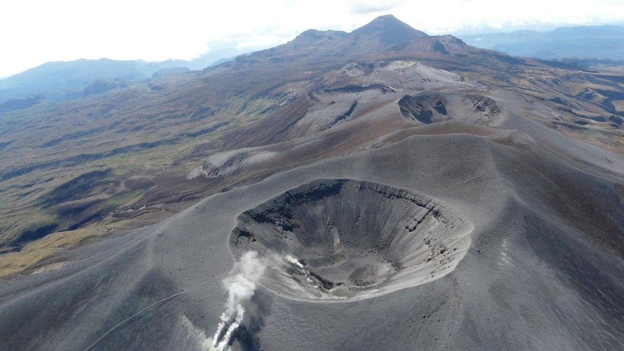 photologuephotos2025-01volcan_puracejpg