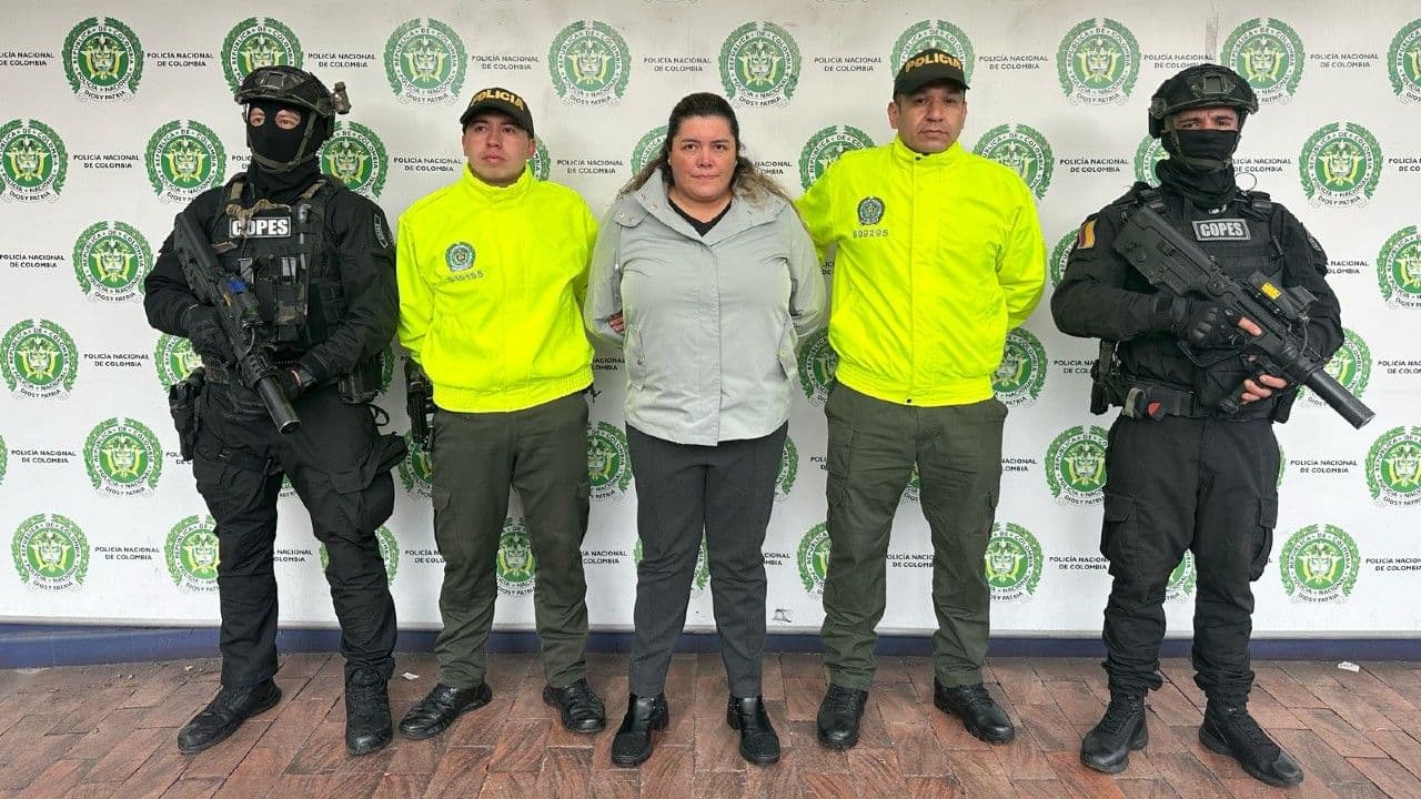 photologuephotos2025-03alias_la_tia_policiajpg photologuephotos2025-03alias_la_tia_policiajpg