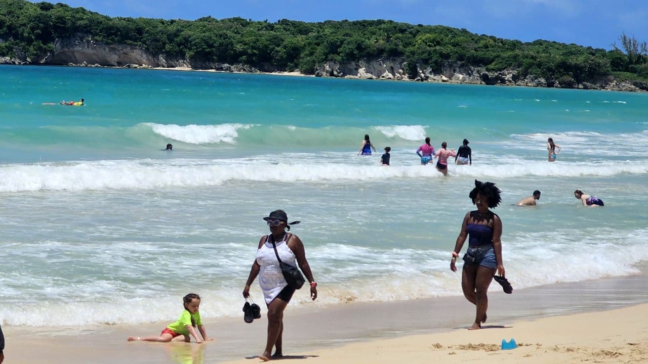 photologuephotos2025-06playa_macao_punta_canajpg