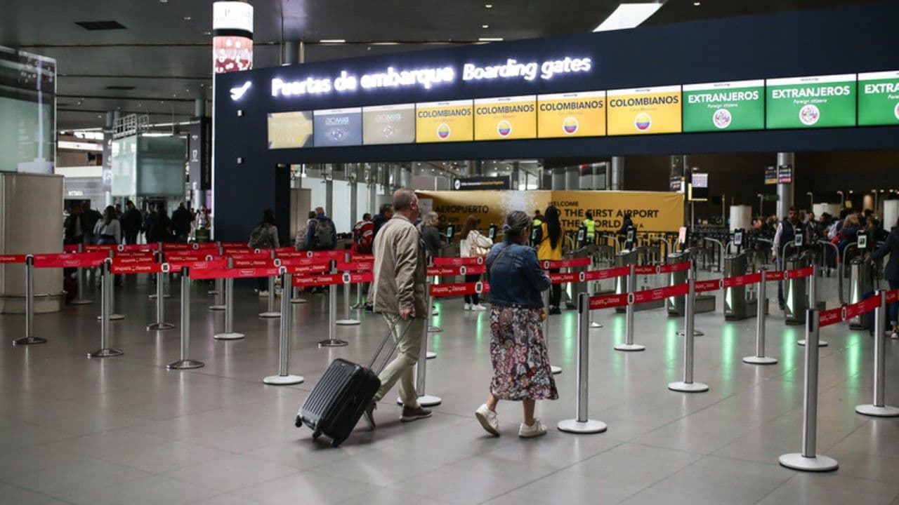 photologuephotos2025-07aeropuerto_aerolineasjpg