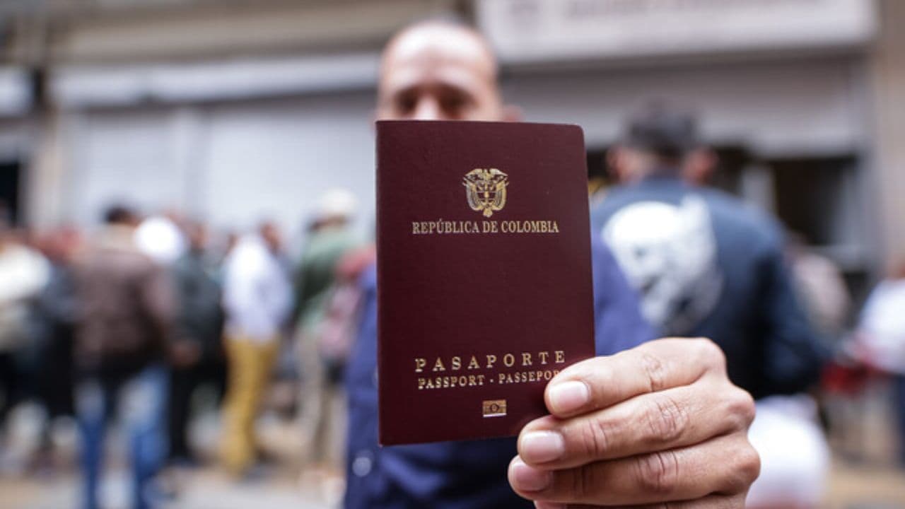photologuephotos2025-08thomas_greg_sons_expedira_pasaportes_hasta_abril_de_2026_la_cancilleria_expidio_urgencia_manifiestajpg photologuephotos2025-08thomas_greg_sons_expedira_pasaportes_hasta_abril_de_2026_la_cancilleria_expidio_urgencia_manifiestajpg