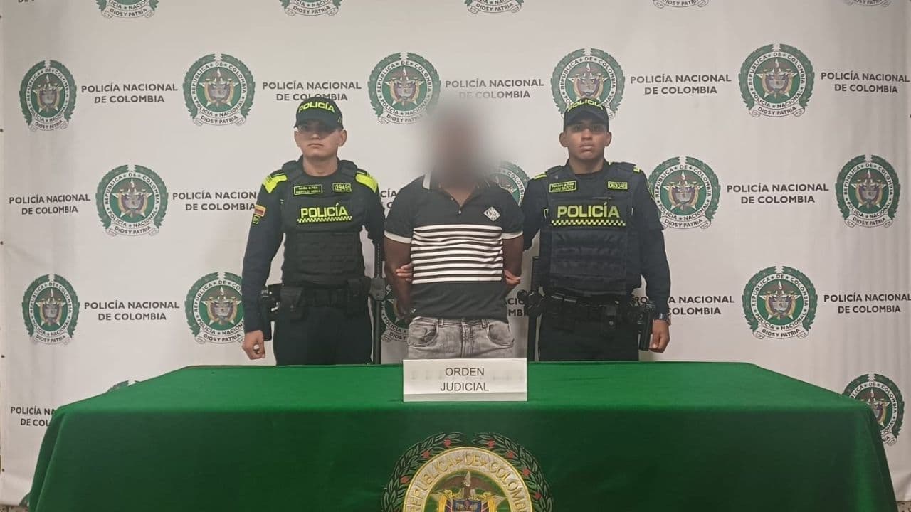 photologuephotos2025-07capturan_en_el_aeropuerto_el_dorado_a_alias_el_calvo_responsable_de_ataques_con_explosivos_en_calijpg