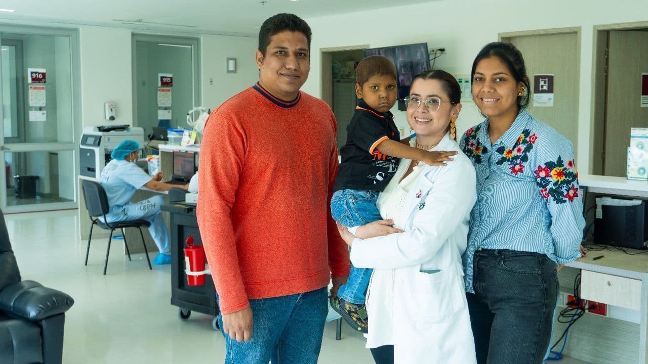 Así se realizó la intervención al primer niño en Colombia en superar la enfermedad de Crohn