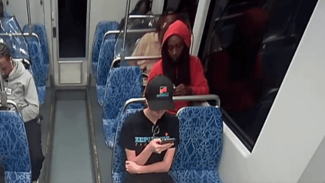 Mujer apuñalada en un tren de Charlotte, CN Mujer apuñalada en un tren de Charlotte, CN