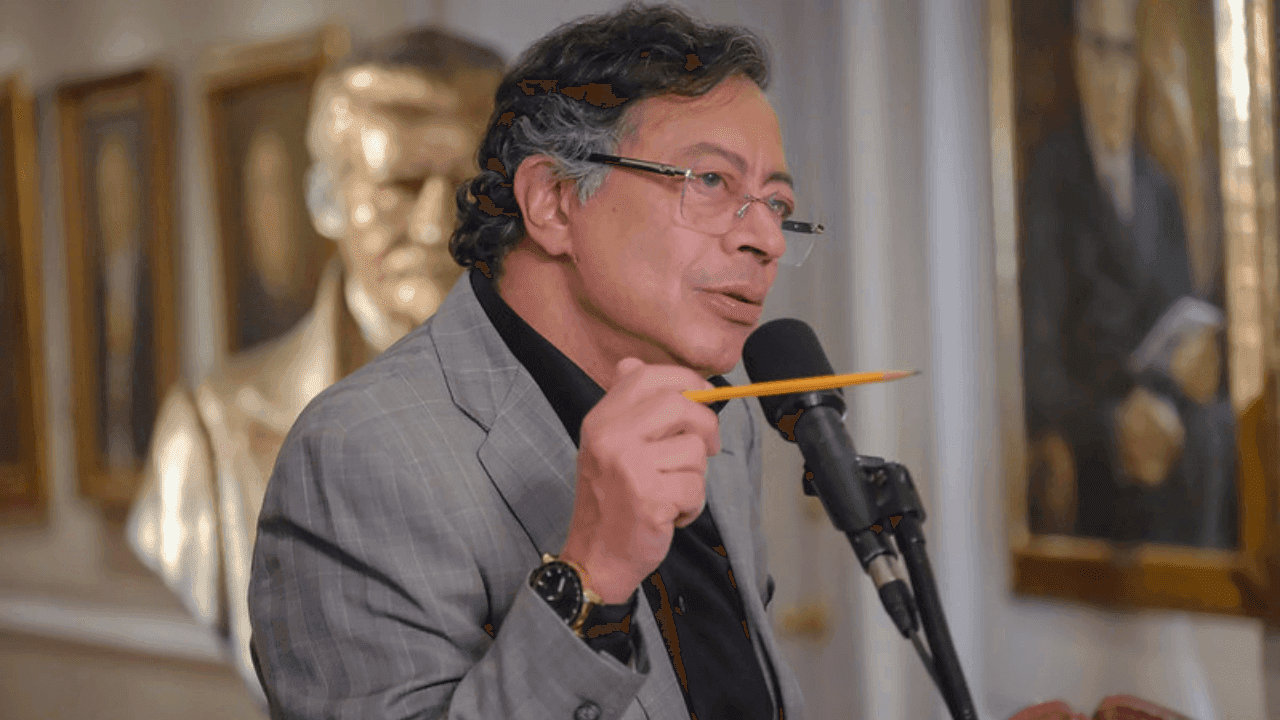 Gustavo Petro en Consejo de Ministros