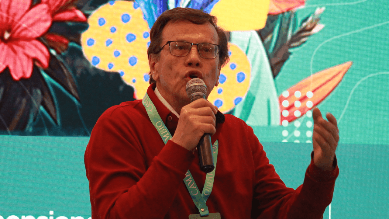 Fabio Arias, presidente de la CUT en foro de CAMBIO