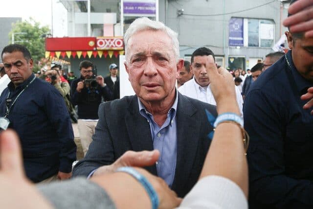 Álvaro Uribe Vélez Álvaro Uribe Vélez