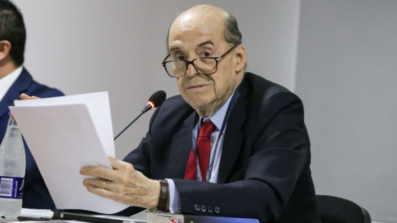 Fiscalía imputó a excanciller Álvaro Leyva Fiscalía imputó a excanciller Álvaro Leyva