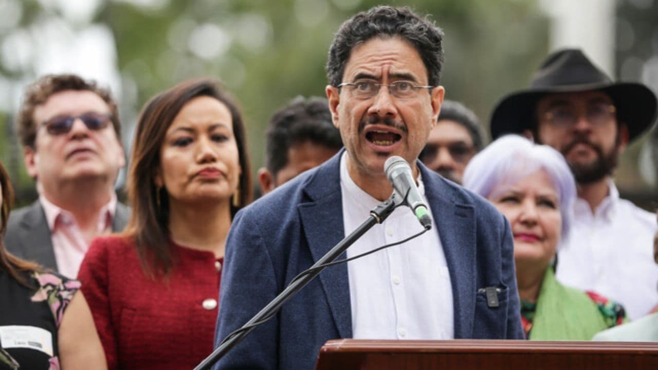 CNE revisará inscripción de Iván Cepeda