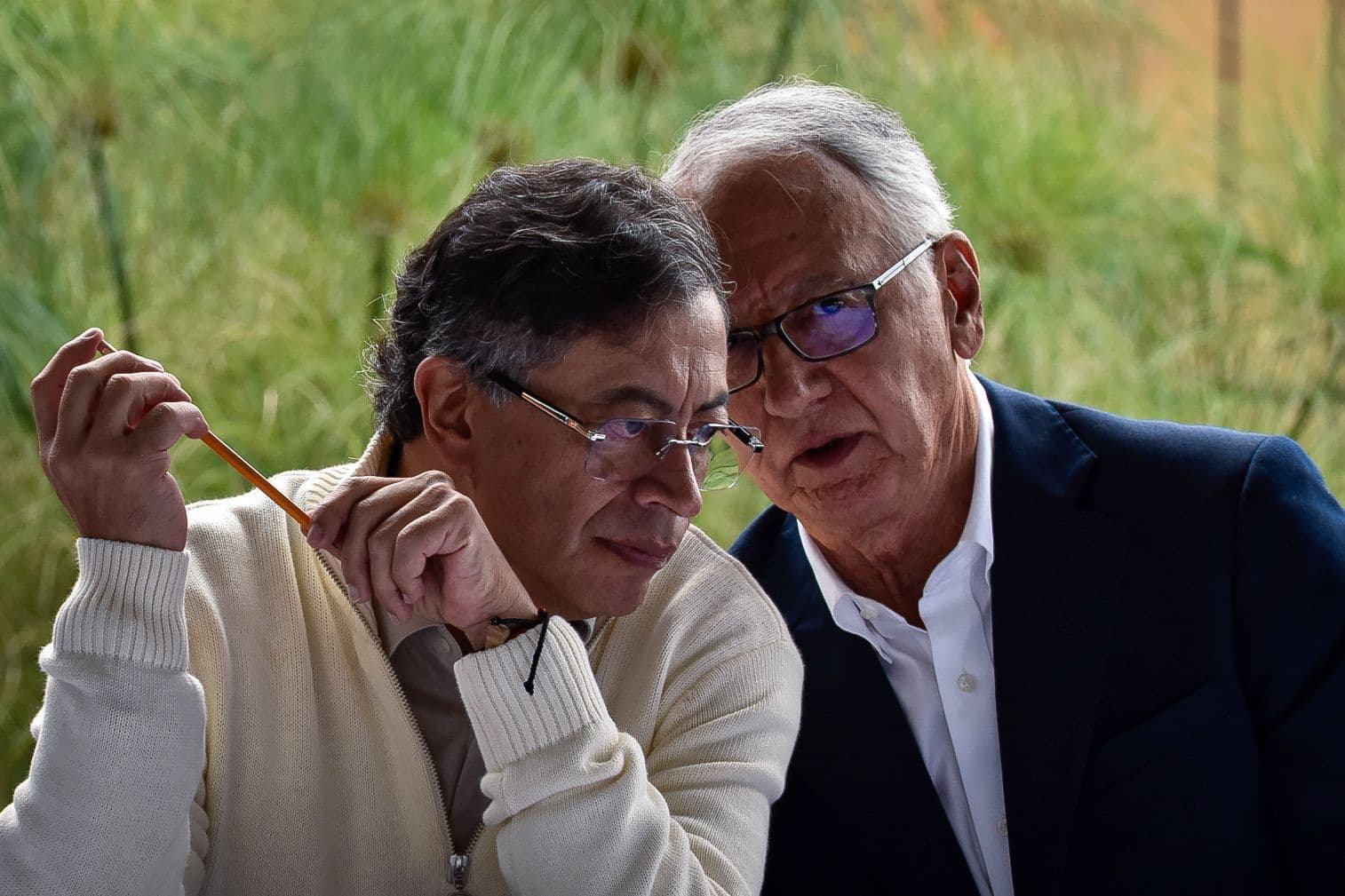 El presidente Gustavo Petro y el ministro de Salud Guillermo Alfonso Jaramillo en una reunión reciente.