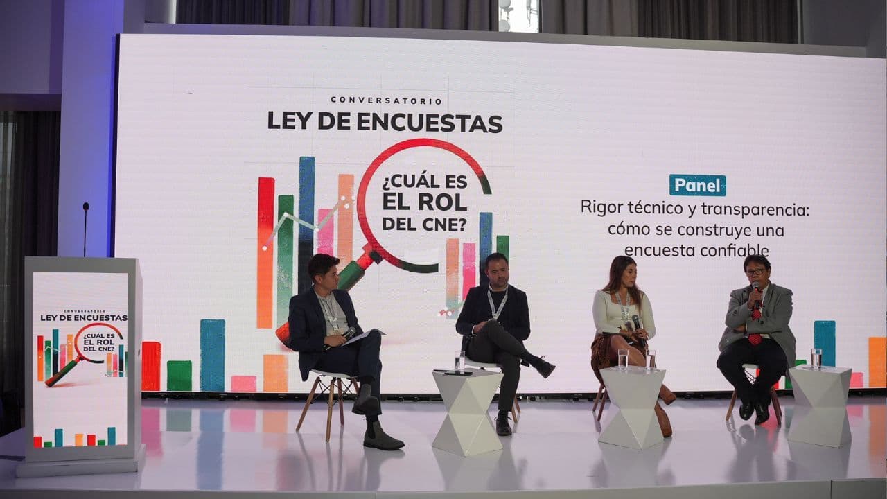Conversatorio “Ley de encuestas: ¿cuál es el rol del CNE?”.