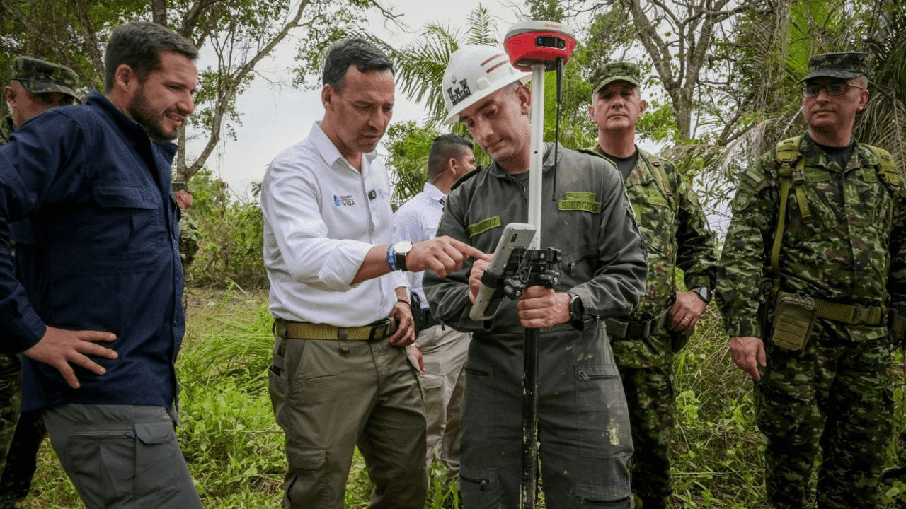Ministro defensa batallon mina ilegal