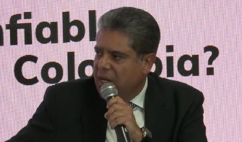 Contralor en el foto de Cambio