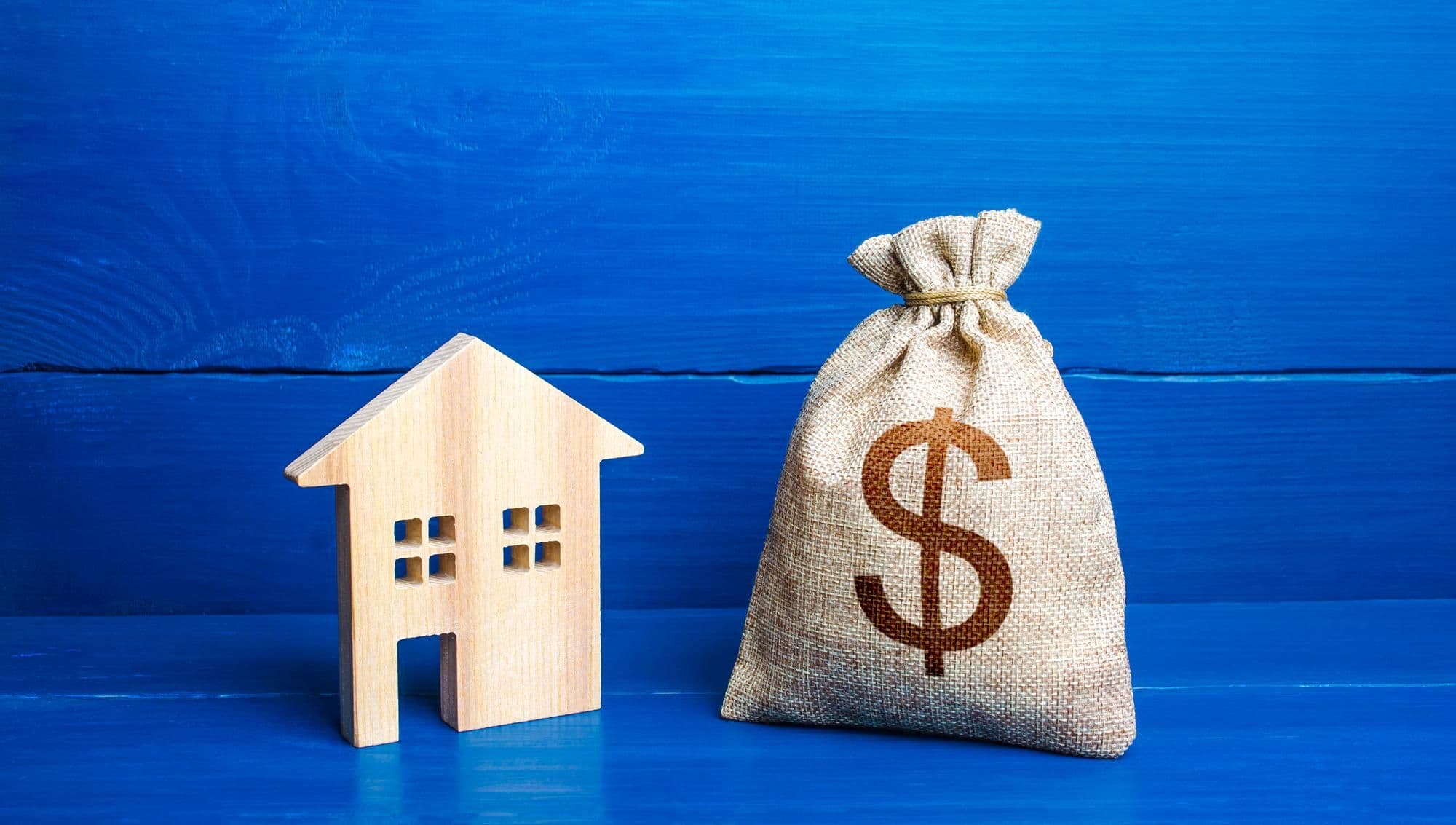 photologuephotos2022-11figurine-silhouette-house-and-dollar-money-bag-buying-and-selling-real-estate-maintenance-property_1jpg