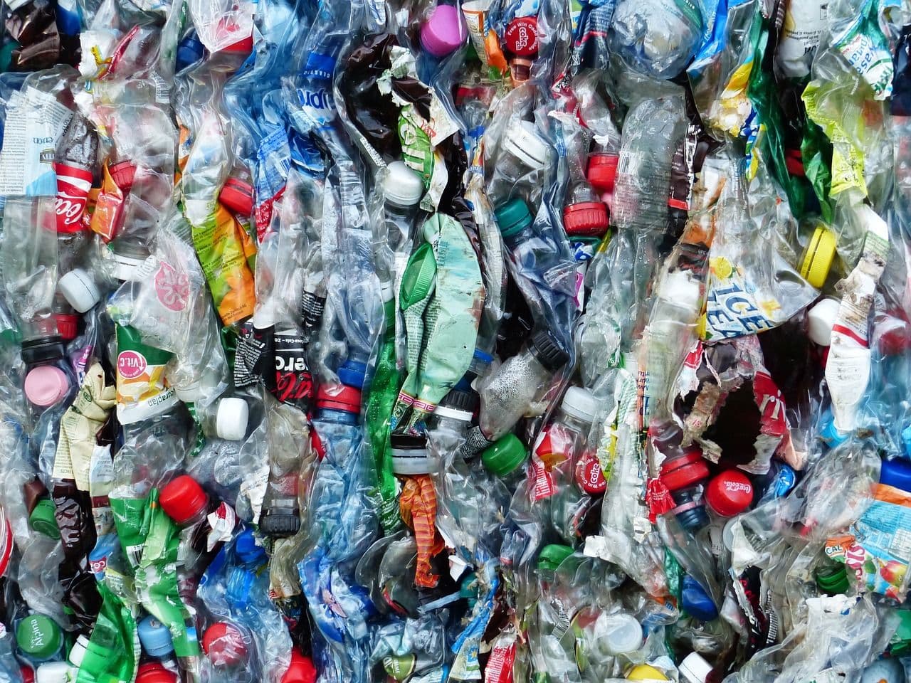 photologuephotos2023-04plastic-bottles-gd7c947bad_1280jpg