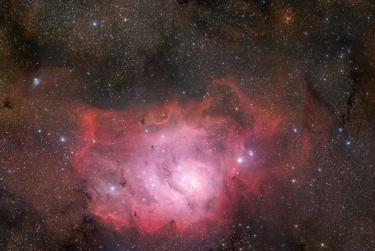 photologuephotos2023-04lagoon-nebula-g5e79b96bf_1280jpg