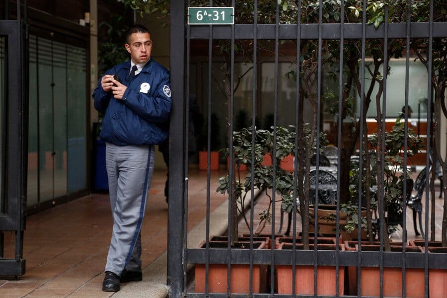 photologuephotos2023-05guardia_seguridad_bogotajpg