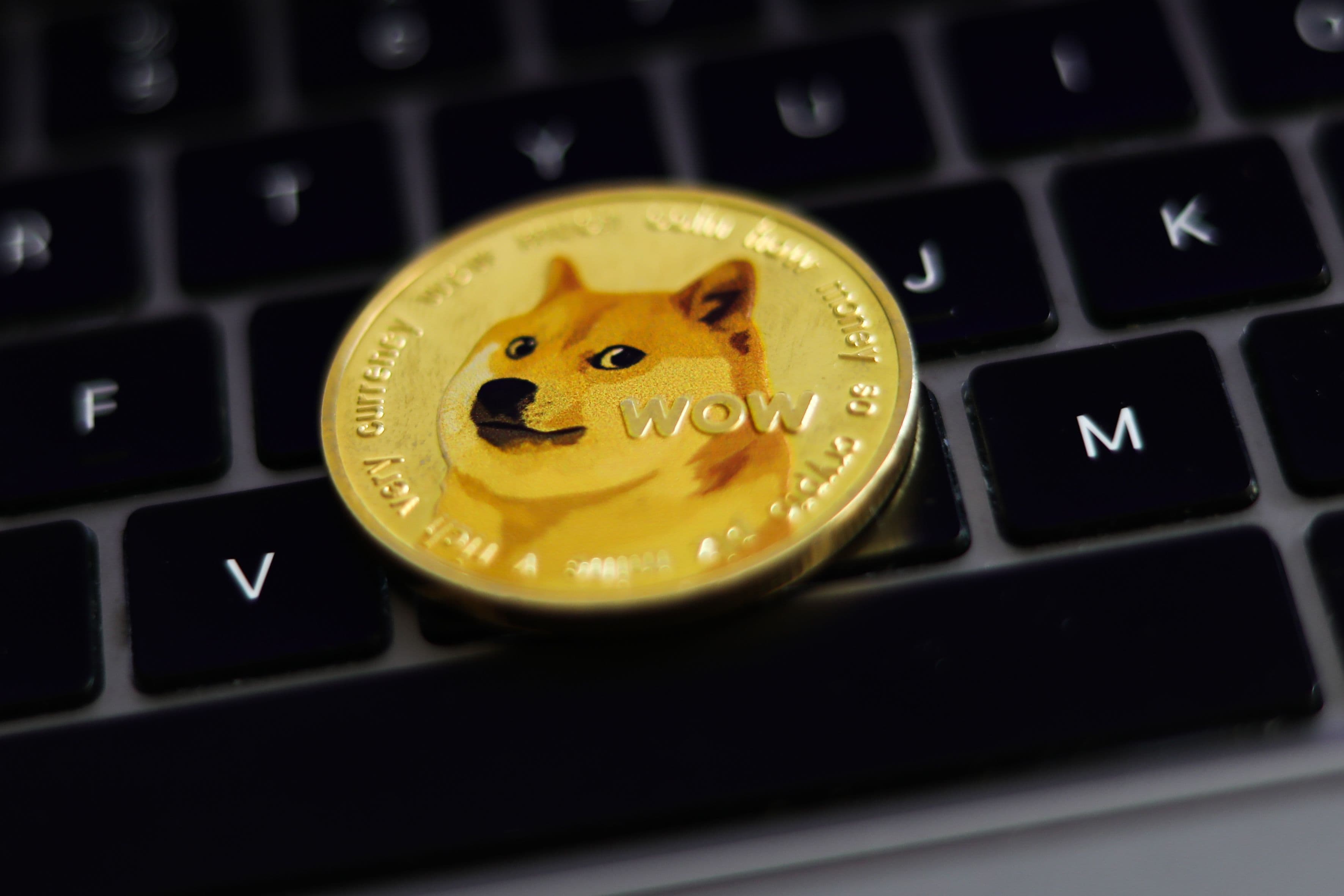 photologuephotos2023-042023-04-04t000000z_1573334093_mt1nurpho00064dac5_rtrmadp_3_dogecoin-and-twitter-photo-illustrationsjpg