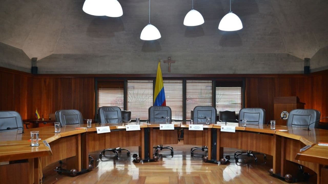 Crucifijo de la Sala Plena de Corte Constitucional 2 Crucifijo de la Sala Plena de Corte Constitucional 2