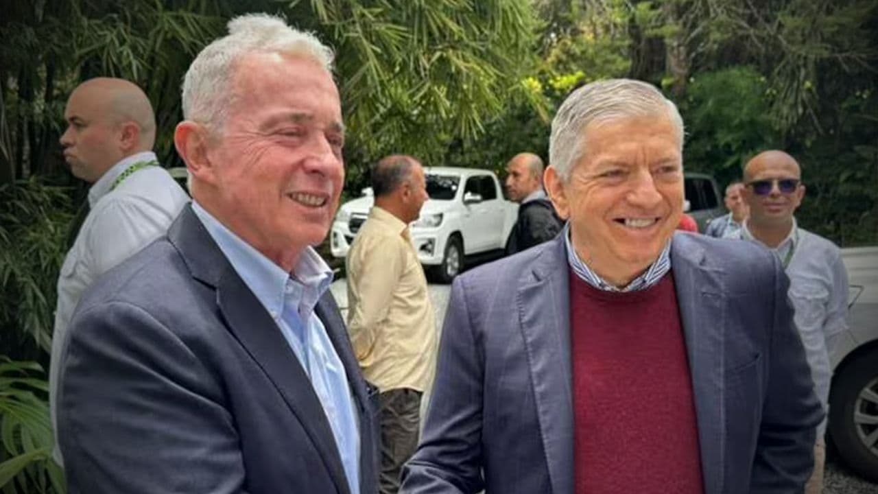 Ávaro Uibe y César Gaviria Ávaro Uibe y César Gaviria
