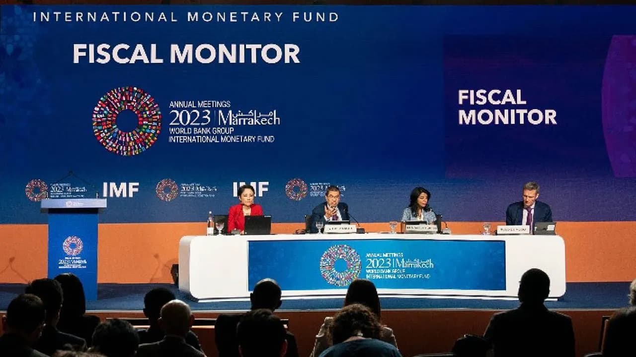 photologuephotos2023-10fiscal_monitorjpg photologuephotos2023-10fiscal_monitorjpg