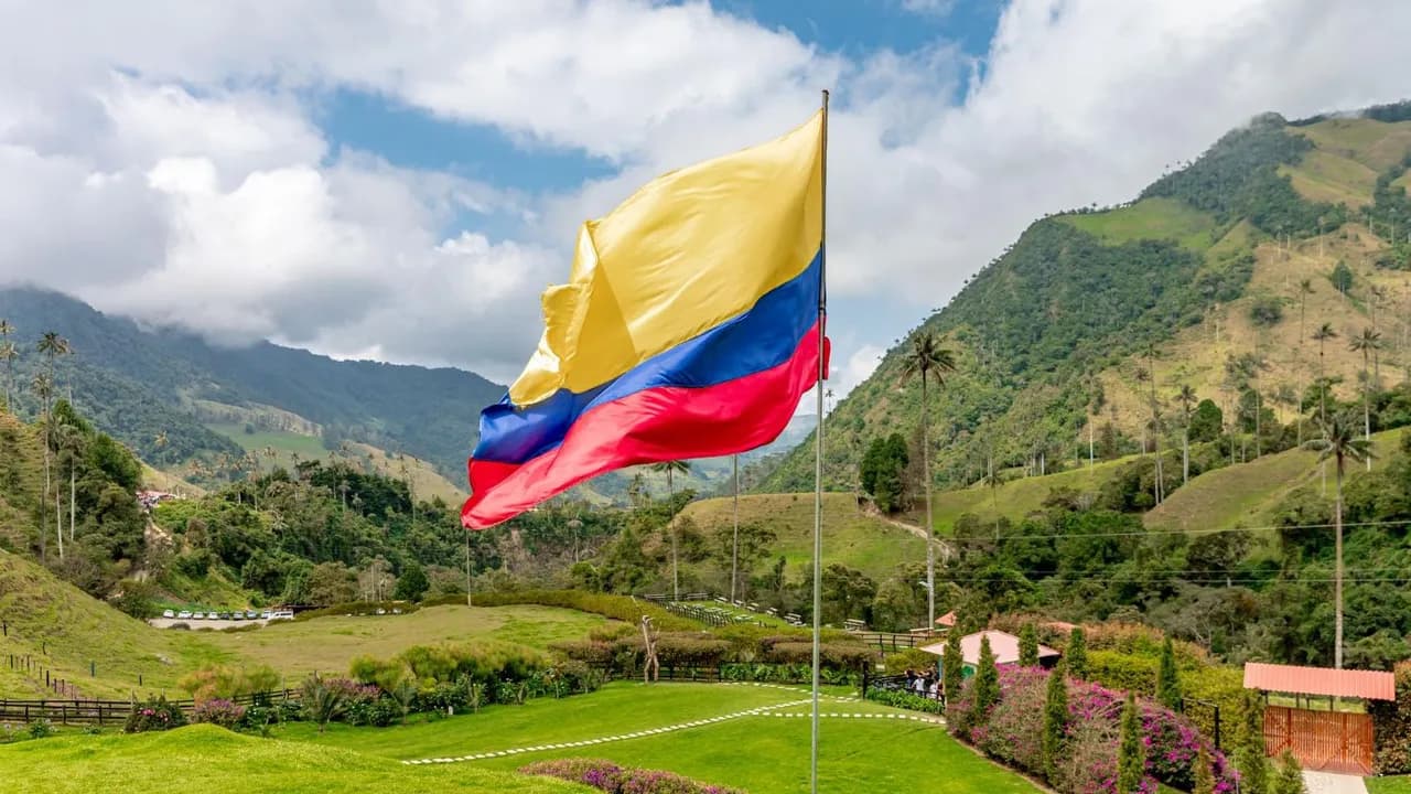 photologuephotos2023-10bandera-colombiana-parque-nacionaljpg photologuephotos2023-10bandera-colombiana-parque-nacionaljpg