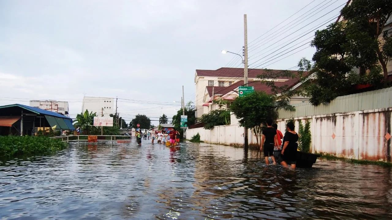 photologuephotos2023-11vea-paisaje-urbano-ciudad-bang-bua-thong-mientras-inundacion-agua-carretera-inundacion-tailandeses-esperan-ayuda-rescate-donaciones-campo-rural-20-octubre-2011-nonthaburi-tailandiajpg photologuephotos2023-11vea-paisaje-urbano-ciudad-bang-bua-thong-mientras-inundacion-agua-carretera-inundacion-tailandeses-esperan-ayuda-rescate-donaciones-campo-rural-20-octubre-2011-nonthaburi-tailandiajpg