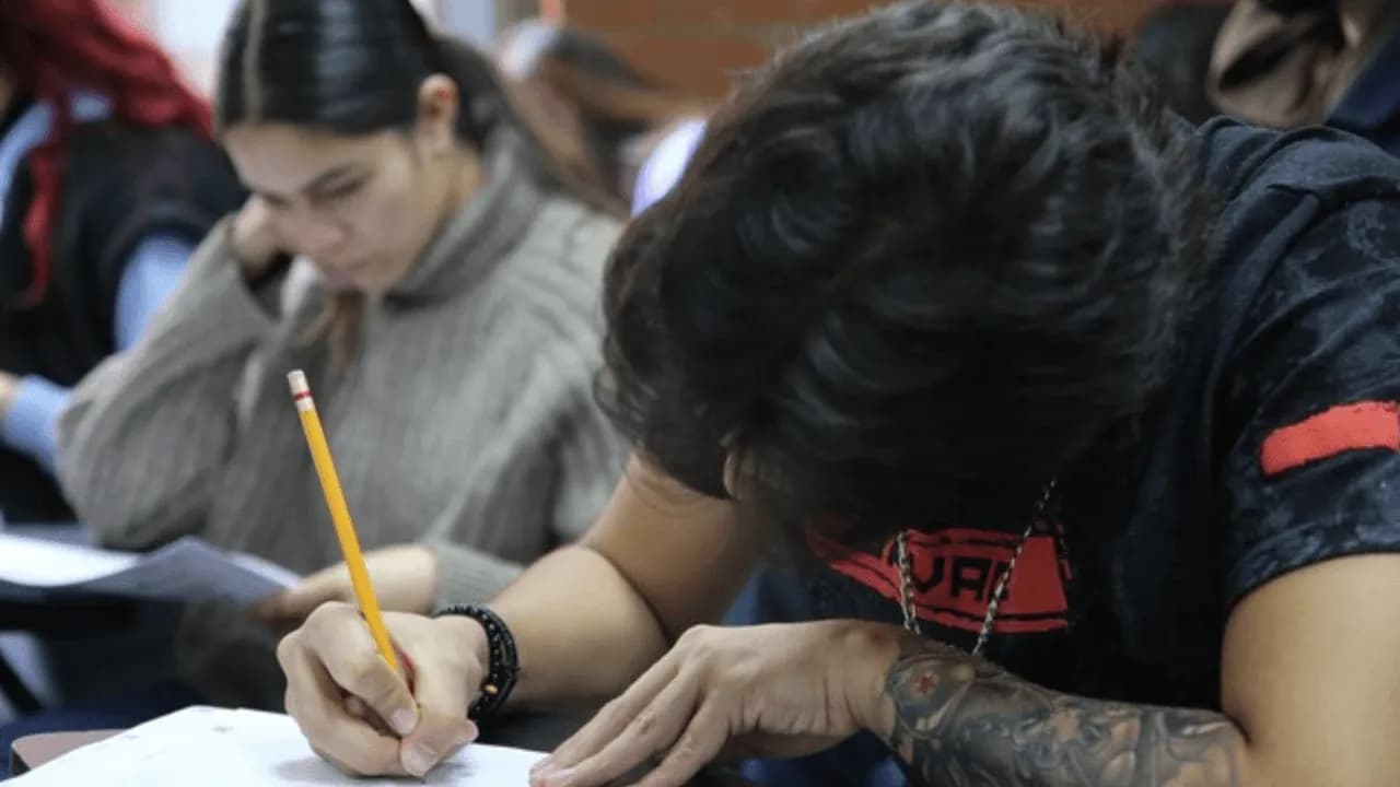 photologuephotos2024-07estudiante_presenta_las_pruebas_icfes_en_lapiz_y_papelpng photologuephotos2024-07estudiante_presenta_las_pruebas_icfes_en_lapiz_y_papelpng