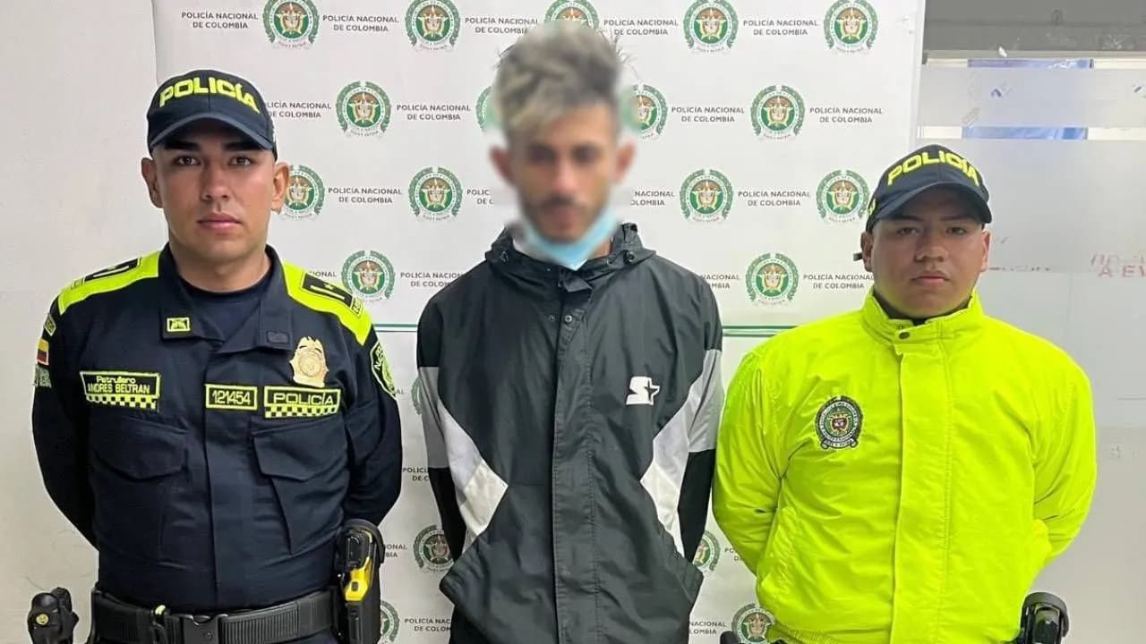 photologuephotos2024-06capturan_a_hombre_que_asesino_a_joven_en_transmilenio_por_robarlo_cambiaba_su_aspecto_fisico_para_seguir_hurtandojpg photologuephotos2024-06capturan_a_hombre_que_asesino_a_joven_en_transmilenio_por_robarlo_cambiaba_su_aspecto_fisico_para_seguir_hurtandojpg