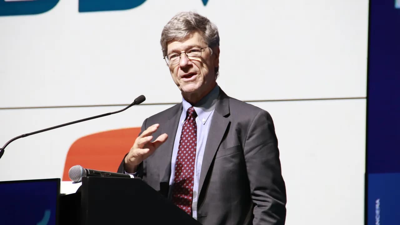 photologuephotos2024-06jeffrey_sachs_en_la_convencion_bancariajpg photologuephotos2024-06jeffrey_sachs_en_la_convencion_bancariajpg