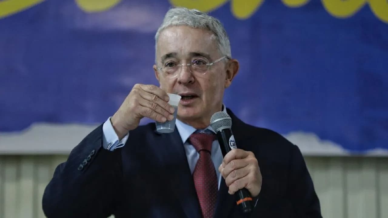photologuephotos2024-08alvaro-uribe-reporte-coronelljpg photologuephotos2024-08alvaro-uribe-reporte-coronelljpg