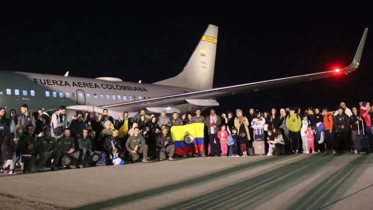 photologuephotos2024-10regreso_a_bogota_el_segundo_vuelo_humanitario_con_105_colombianos_que_vienen_desde_la_republica_de_el_libanojpg photologuephotos2024-10regreso_a_bogota_el_segundo_vuelo_humanitario_con_105_colombianos_que_vienen_desde_la_republica_de_el_libanojpg