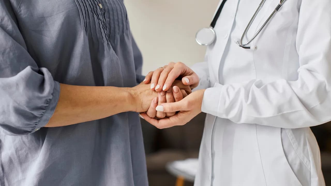 photologuephotos2024-11covid-recovery-center-female-doctor-holding-older-patient-s-handsjpg photologuephotos2024-11covid-recovery-center-female-doctor-holding-older-patient-s-handsjpg