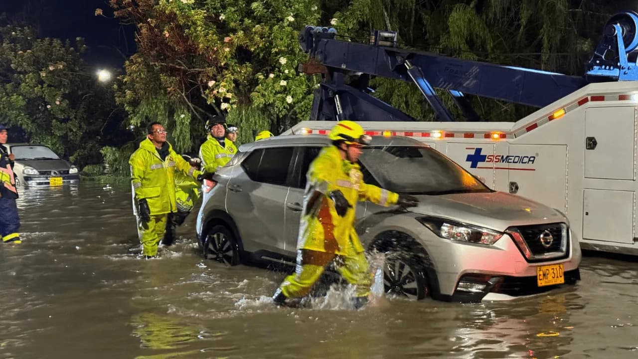 photologuephotos2024-11inundaciones-bomberospng photologuephotos2024-11inundaciones-bomberospng