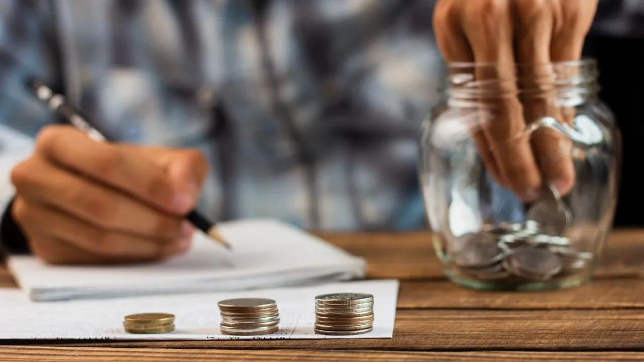 photologuephotos2024-11man-taking-out-coins-from-saving-jar_1jpg photologuephotos2024-11man-taking-out-coins-from-saving-jar_1jpg
