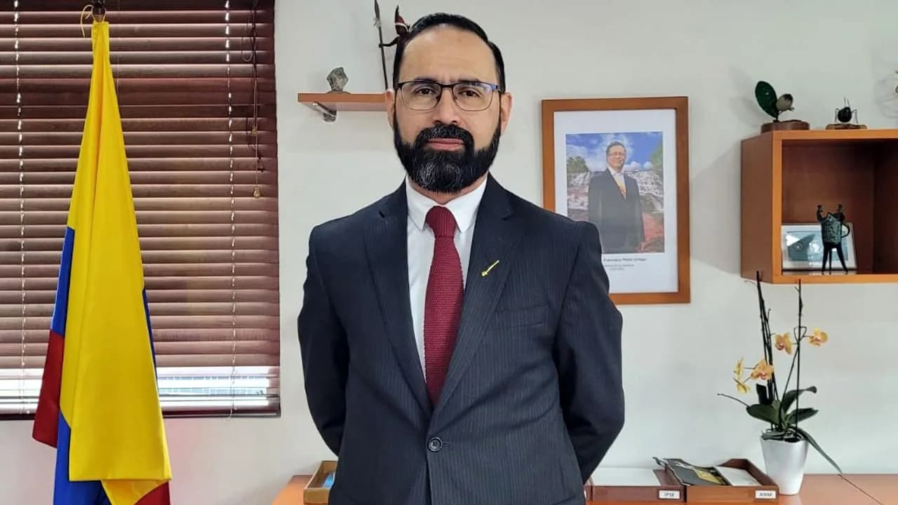 photologuephotos2025-02andres_camacho_ministro_de_minasjpg photologuephotos2025-02andres_camacho_ministro_de_minasjpg