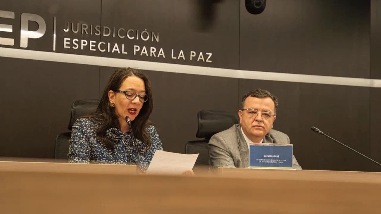 photologuephotos2025-02la_jep_imputo_crimenes_de_guerra_y_de_lesa_humanidad_a_cuatro_generales_y_35_oficiales_y_suboficiales_del_ejercitojpg photologuephotos2025-02la_jep_imputo_crimenes_de_guerra_y_de_lesa_humanidad_a_cuatro_generales_y_35_oficiales_y_suboficiales_del_ejercitojpg