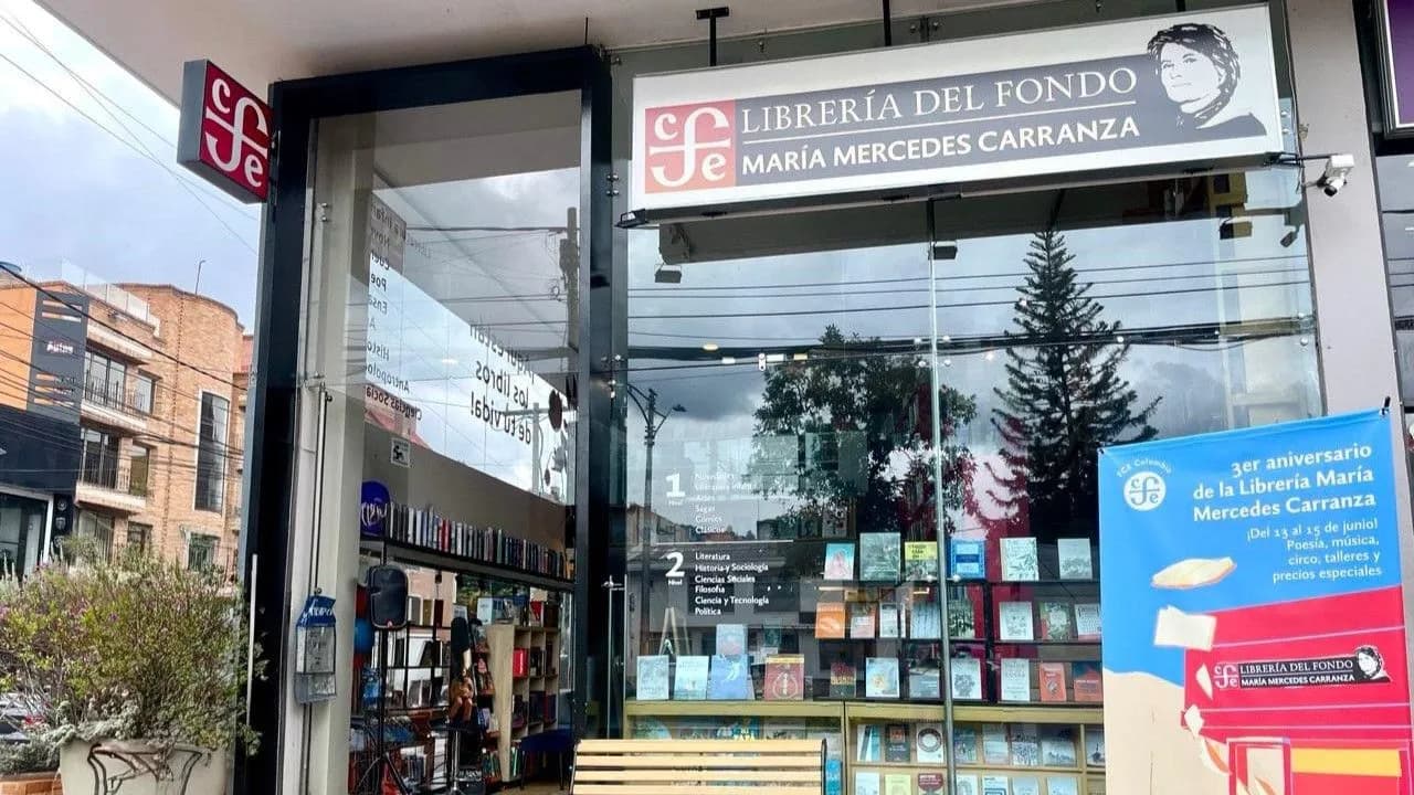 photologuephotos2025-06libreria_carranzaaajpg photologuephotos2025-06libreria_carranzaaajpg